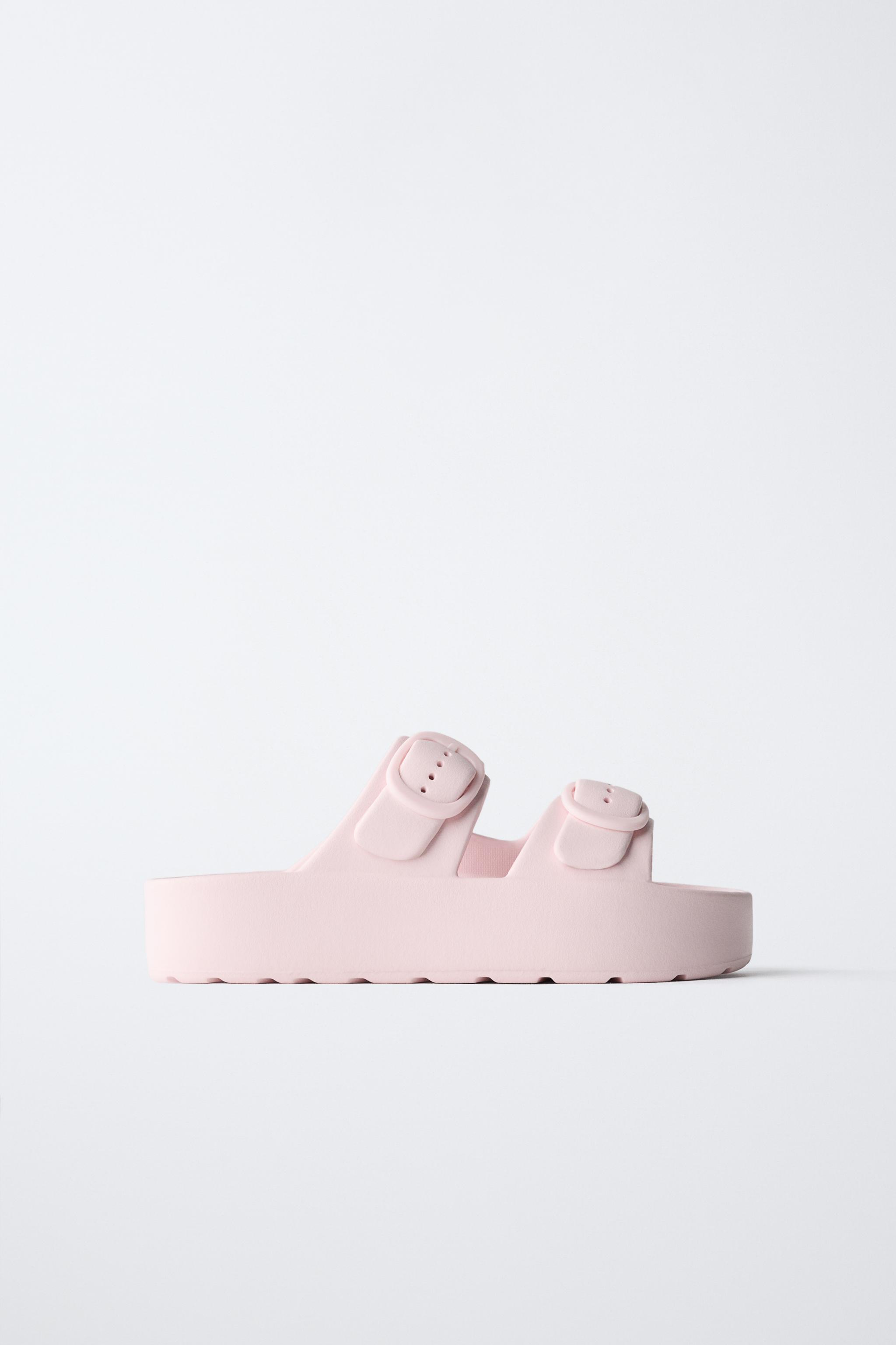RUBBERIZED BUCKLED SANDALS